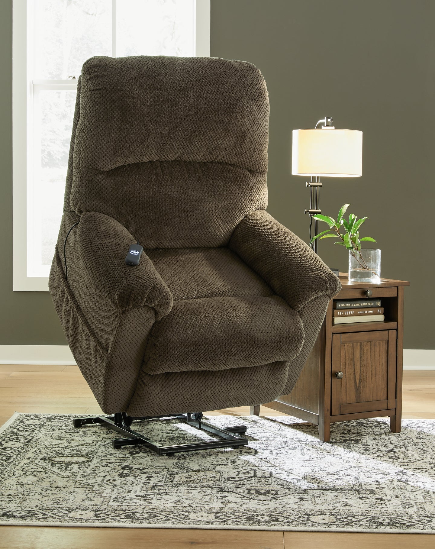 Shadowboxer Power Lift Recliner