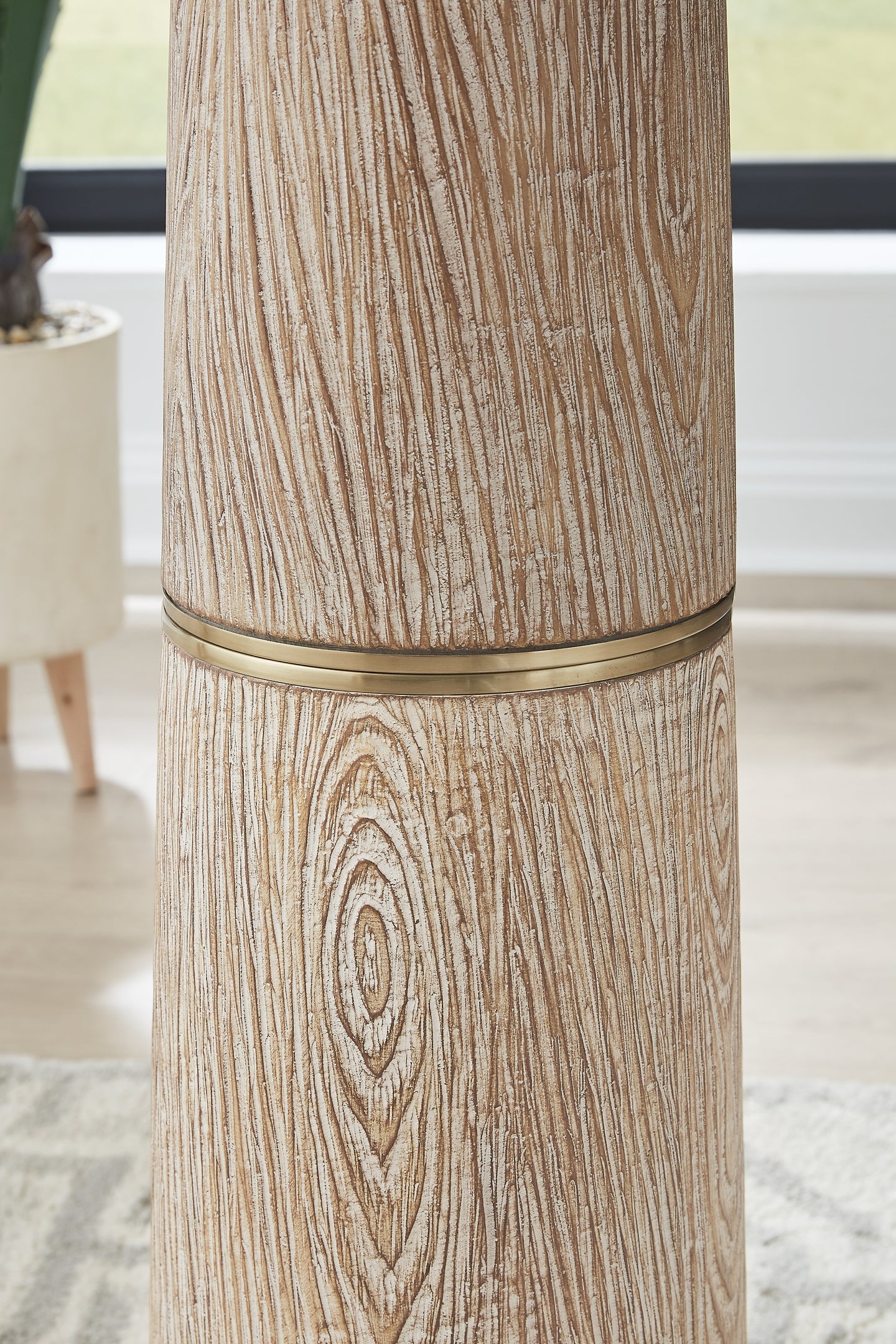 Gasparleigh Poly Floor Lamp (1/CN)