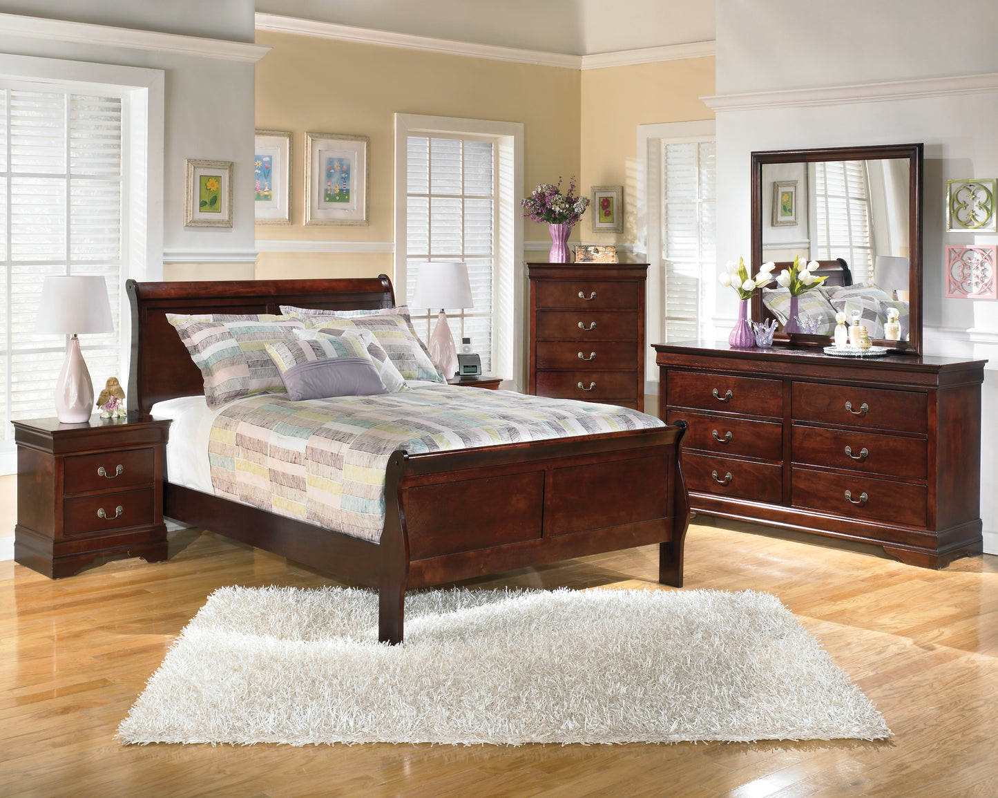 Alisdair  Sleigh Bed With 2 Nightstands